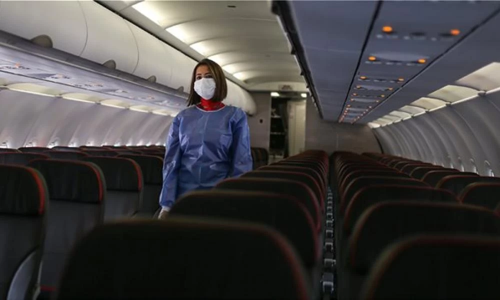 Κινέζες αεροσυνοδοί θα φορούν πάνες για να προστατευτούν από τον κορονοϊό